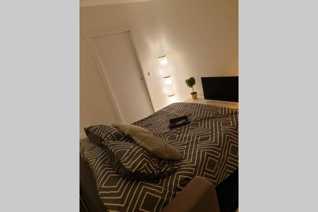 Studio proche Versailles/Paris ☆ Parking gratuit 3min à pied Le Chesnay  Exterior foto